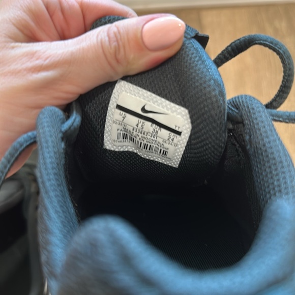 Hunter green Nike tennis shoes - Picture 6 of 6